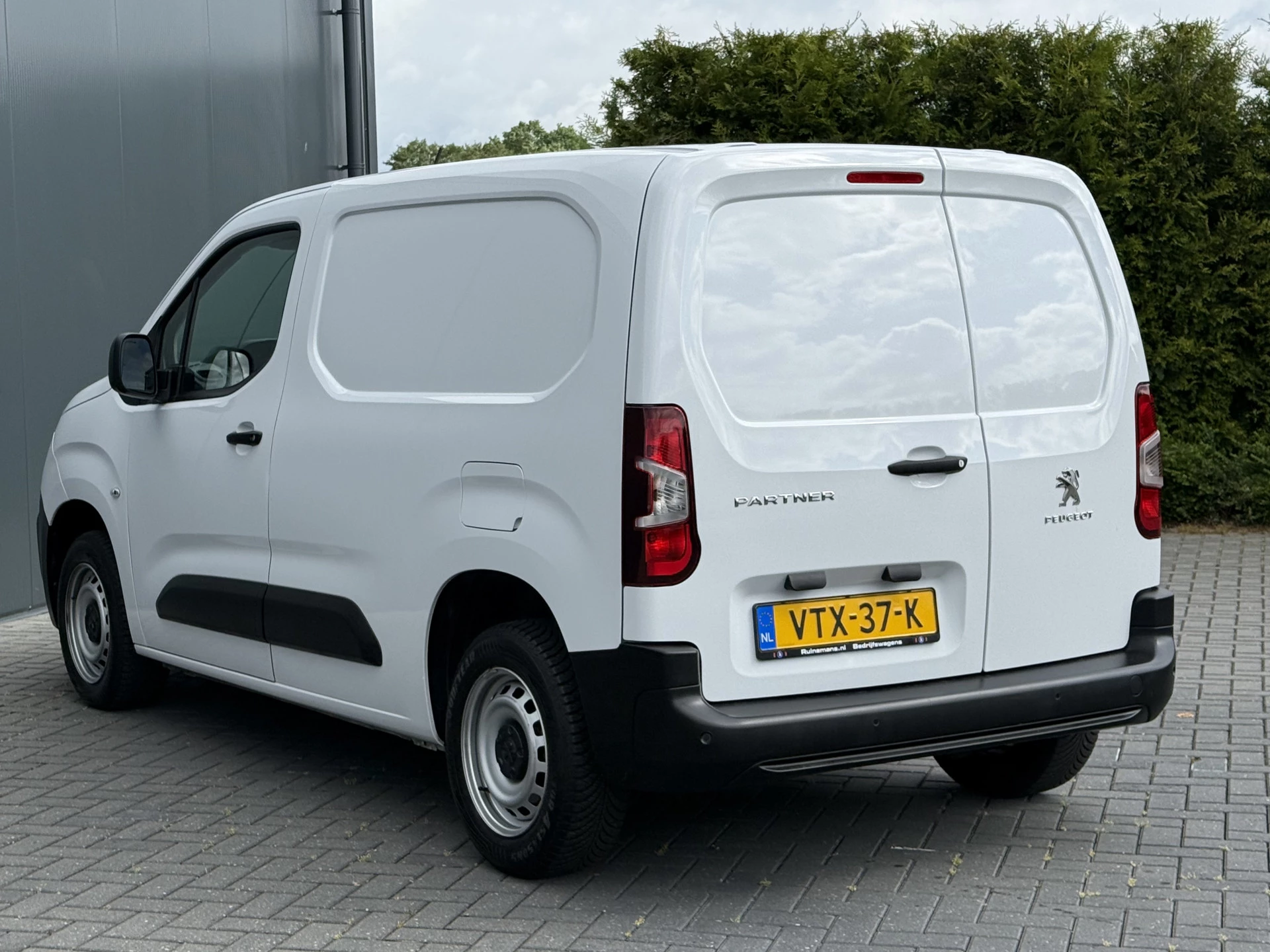 Peugeot Partner 2023 - 1.5 BlueHDi 102 PK / L1H1 / 1e EIG. / AIRCO / CRUISE / CARPLAY / SCHUIFDEUR / ZEER NETJES! zdjęcie 5