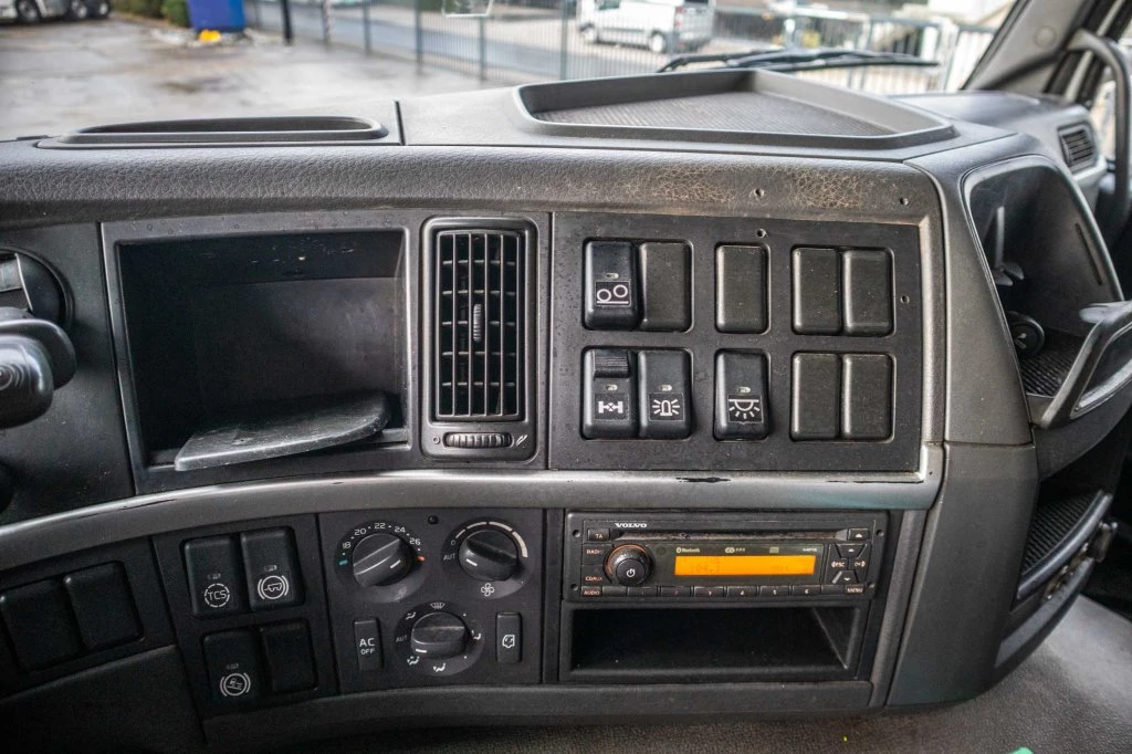 Volvo 2010 - FM 330-6x2-E5+10 pneus/tires+intarder Bild 11