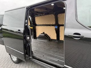 Ford Transit Custom 2020 - 2.0 TDCI 130 PK AUTOMAAT LIMITED / L2H1 / 1e EIG. / TREKHAAK / CAMERA / 3-ZITS / LANE ASSIST / LED zdjecie 9