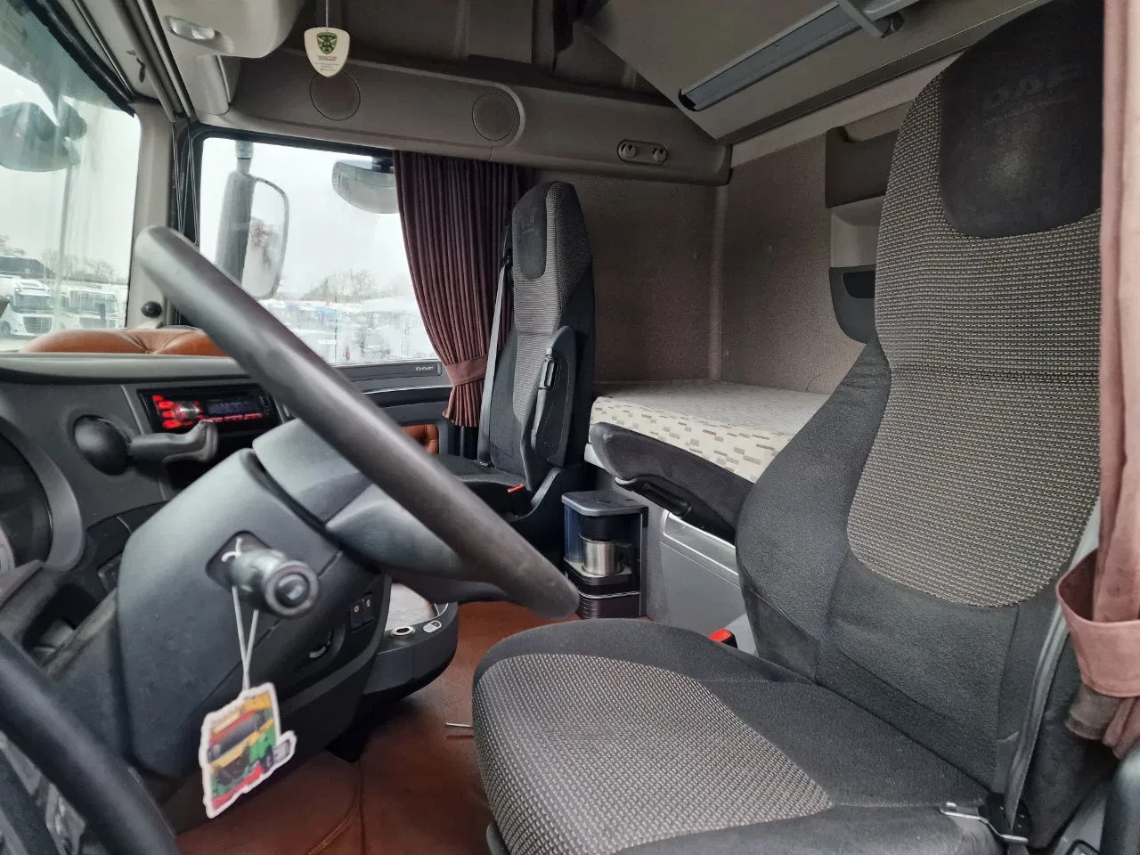 DAF XF 440 2015 - SuperSpaceCab 6x2*4 - Cuppers 1-2-3 deck Livestock obrázek 9