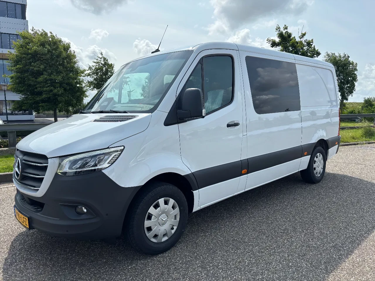Mercedes-Benz Sprinter 2024 - 317CDI L2H1 Dubbelcabine 6+1 Pers Automaat Airco Navi Camera 3500KG Trekhaak NIEUW BPM VRIJ obrázek 2