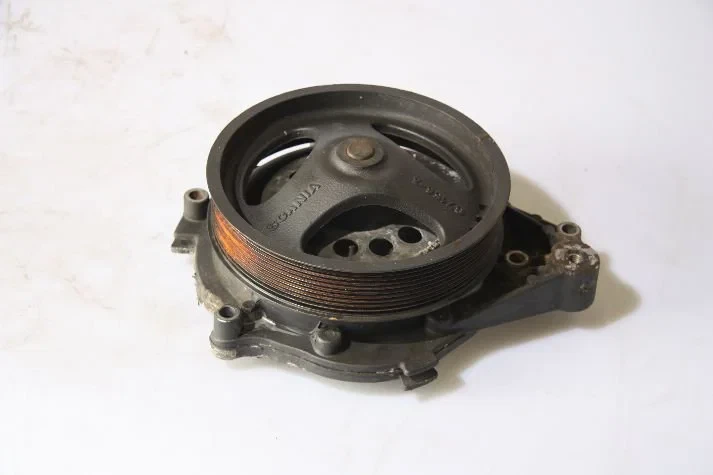 Scania - 2224045 Koelvloeistof Pomp Assy image 1