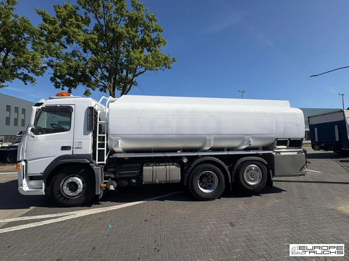 Volvo FM 420 2004 image 2