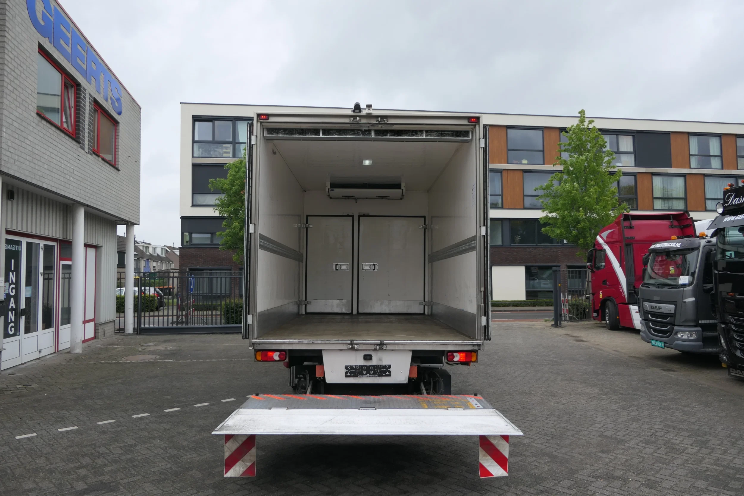 Volvo 240 2013 - FL | Carrier SUPRA 950Mt / Bi-temp | 3 Compartments | 575845Km | 2013 | 12Ton | 6 Cylinder | Dhollandia 1500Kg | Luxembourg Truck afbeelding 15
