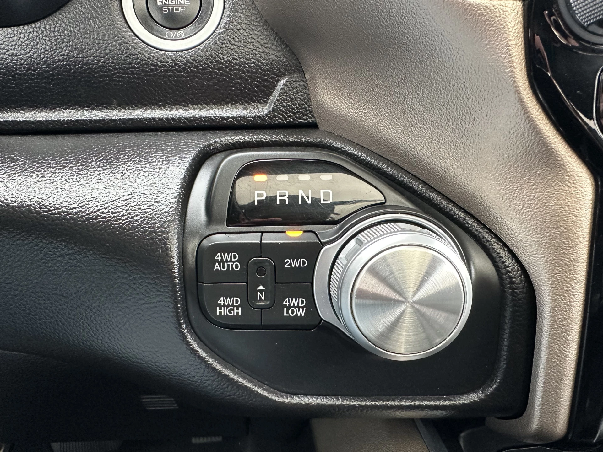 Dodge Ram 1500 2018 - 5.7 V8 LARAMIE / LPG / TREKHAAK 3.5T / ADAPTIVE CRUISE / LUCHTVERING / CAMERA / PANO / 12 INCH SCREEN / DELMONICO RED zdjęcie 19