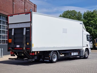 Scania P 2015 - P280 4x2 - Box with sidedoors - Zepro loadlift - Full air - Sleeper cab obrazek 10