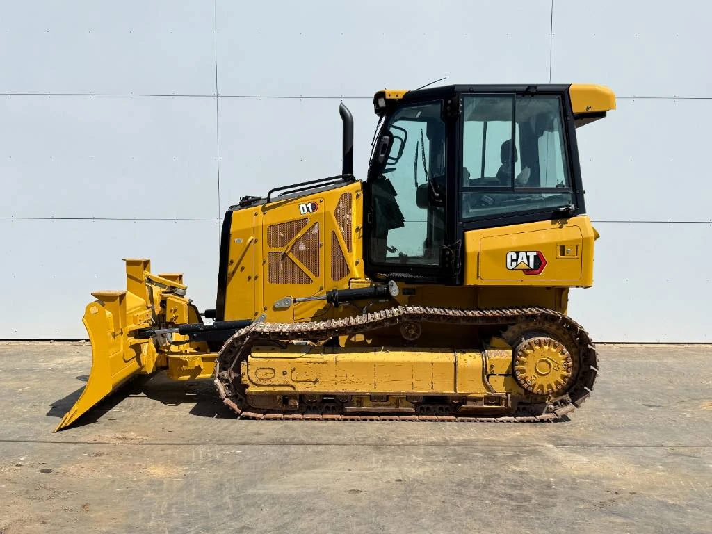 Cat 2022 - D1 12B - Camera / Only 3700 Hours image 1