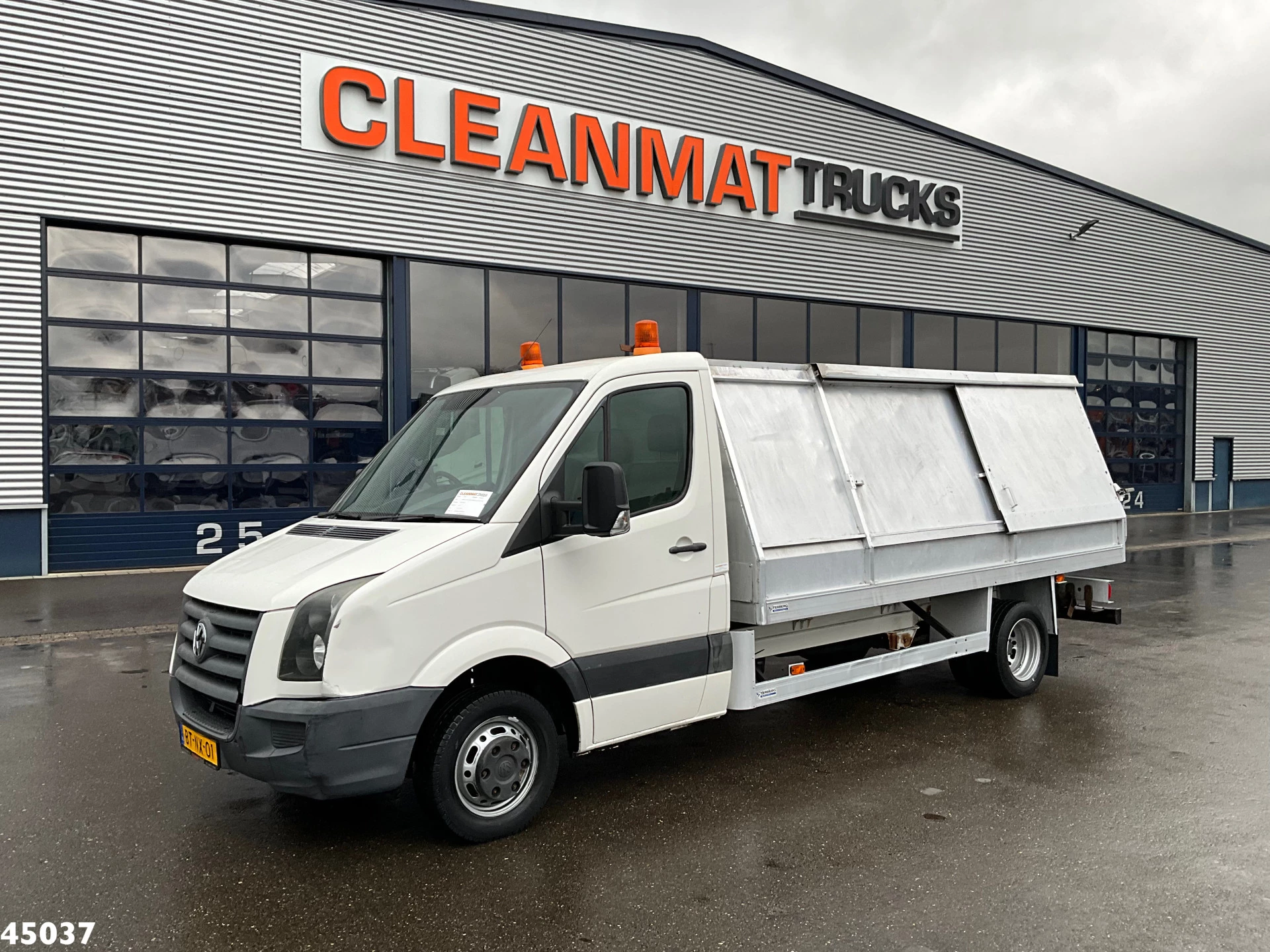 Volkswagen Crafter 2007 - 2.5 TDI Terberg zijlader Just 115.247 Km! afbeelding 2