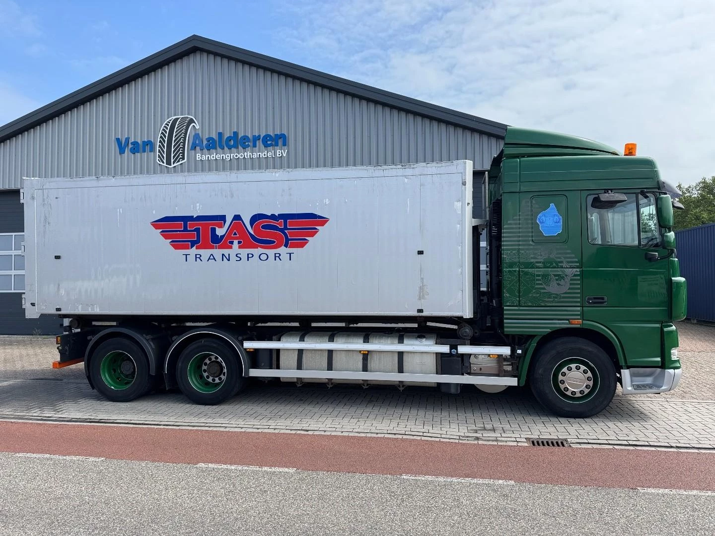 DAF XF105-460 Manual, Retarder, Alu-Kipper, 10 Wheels 2011 imagen 5