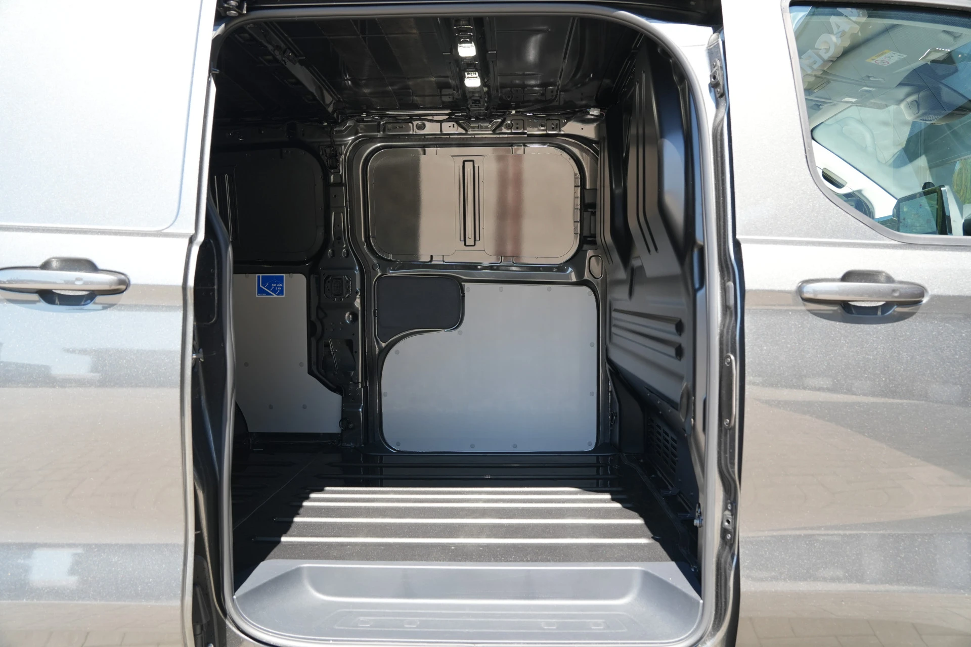 Ford E-Transit Custom 2026 - 340 L2H1 Limited 71 kWh 218pk - AGR Bestuurdersstoel - 2x Schuifdeur - LED - 360 Camera - B&O - ACC - Navi - Stoel/Stuurverwarming - Rijklaar immagine 13