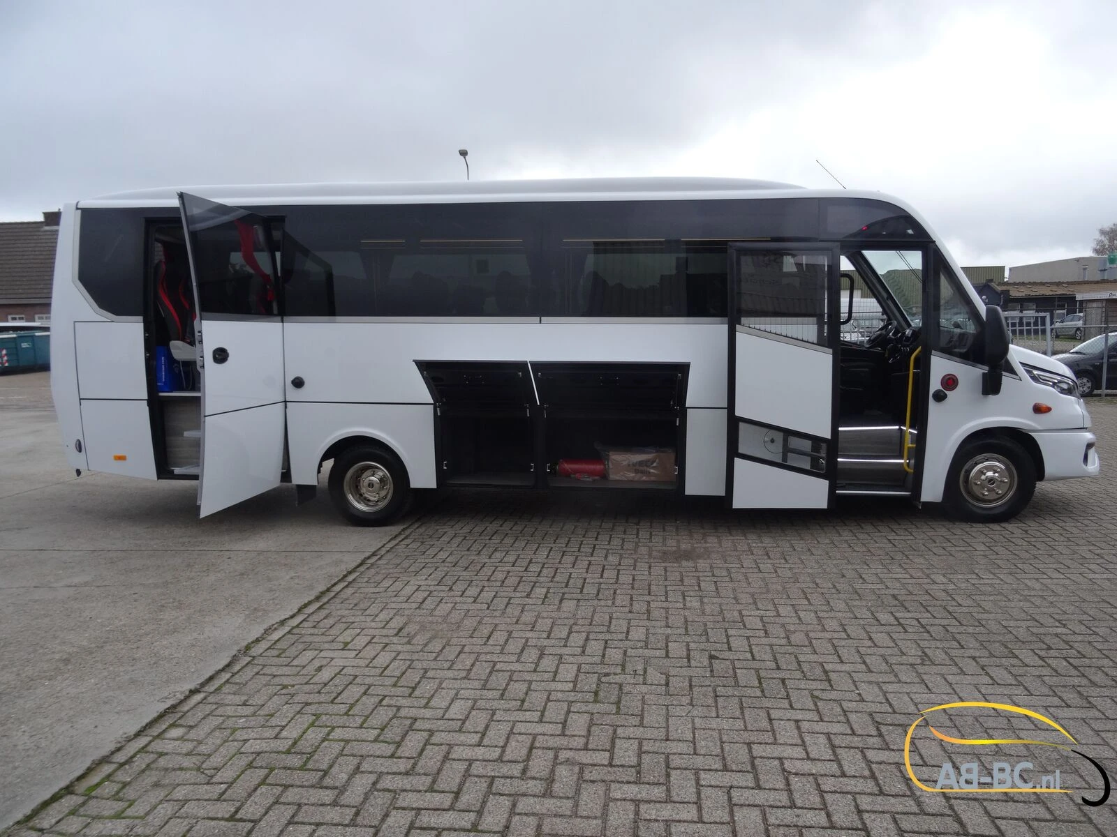 Iveco Aveuro Tourna 35 Seats EURO 6 2 Units Available afbeelding 6