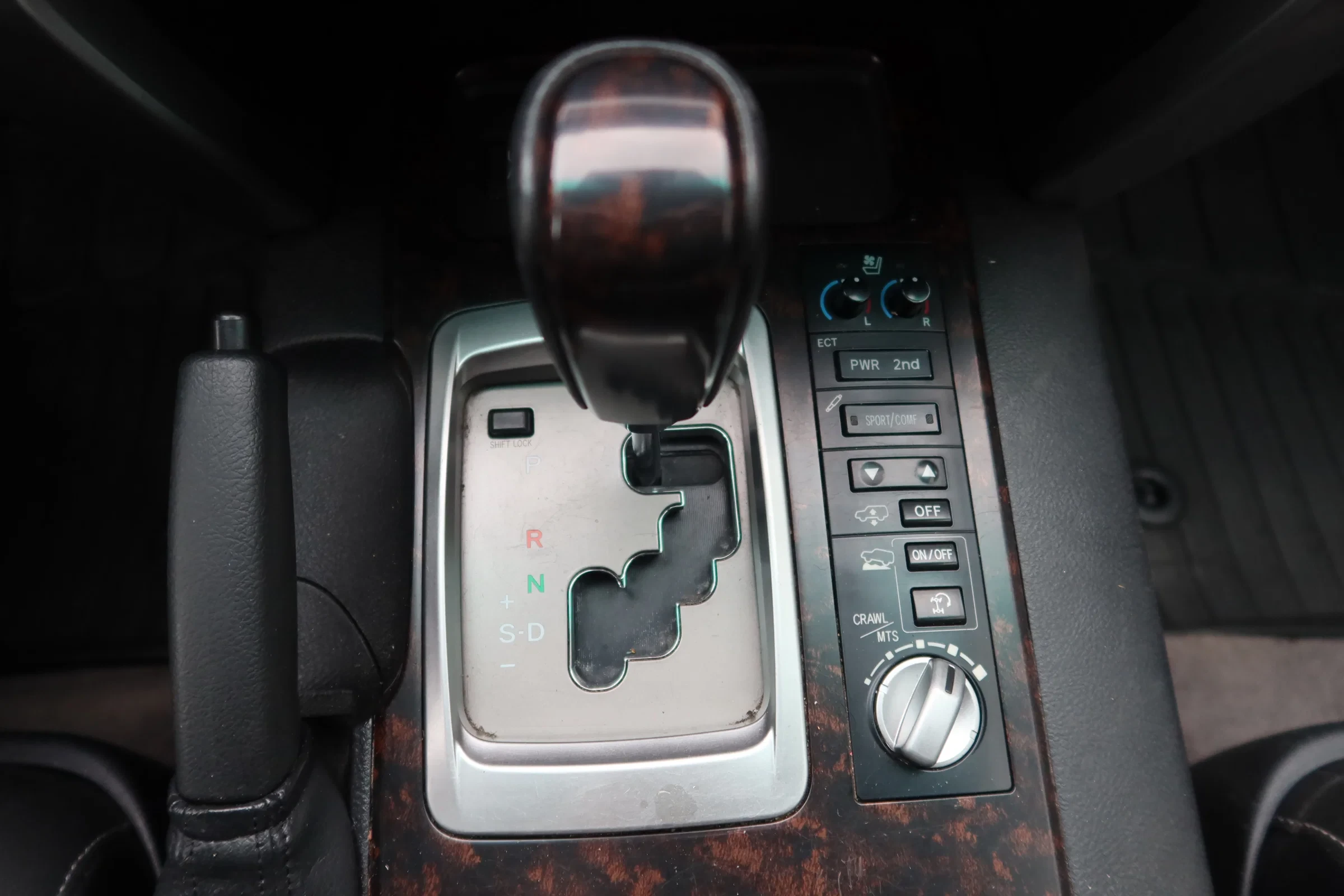 Toyota Land Cruiser 2016 - (200 SERIES) V8 200 5.5 Executive 7 persoons. Luchtvering. €42.500.- Marge immagine 30