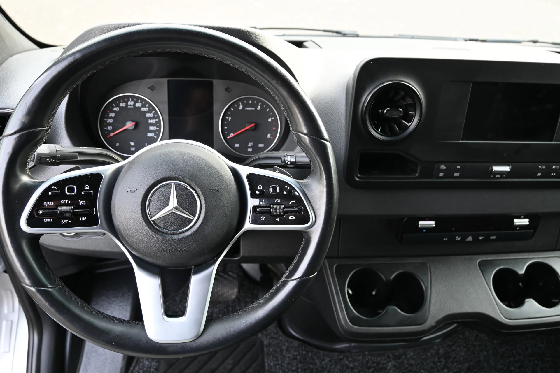 Mercedes-Benz Sprinter 2023 - 317 CDI L3H2 zdjęcie 17