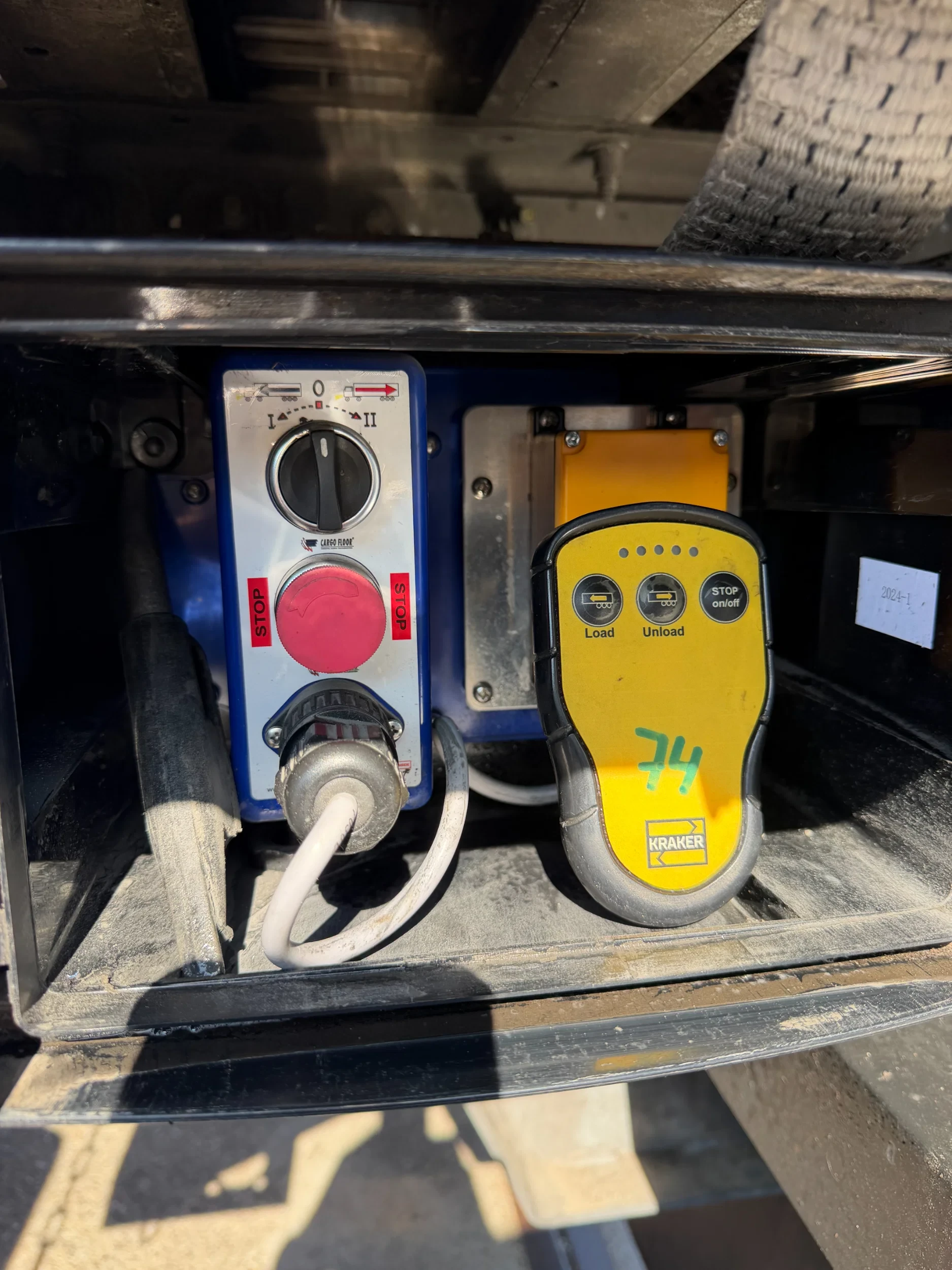 Kraker 2024 - CF-Z - WALKING FLOOR - 10 MM - SAF AXLES - LIFT AXLE - DISC BRAKES - ALCOA'S - WABCO SMARTBOARD - REMOTE CONTROL - afbeelding 12