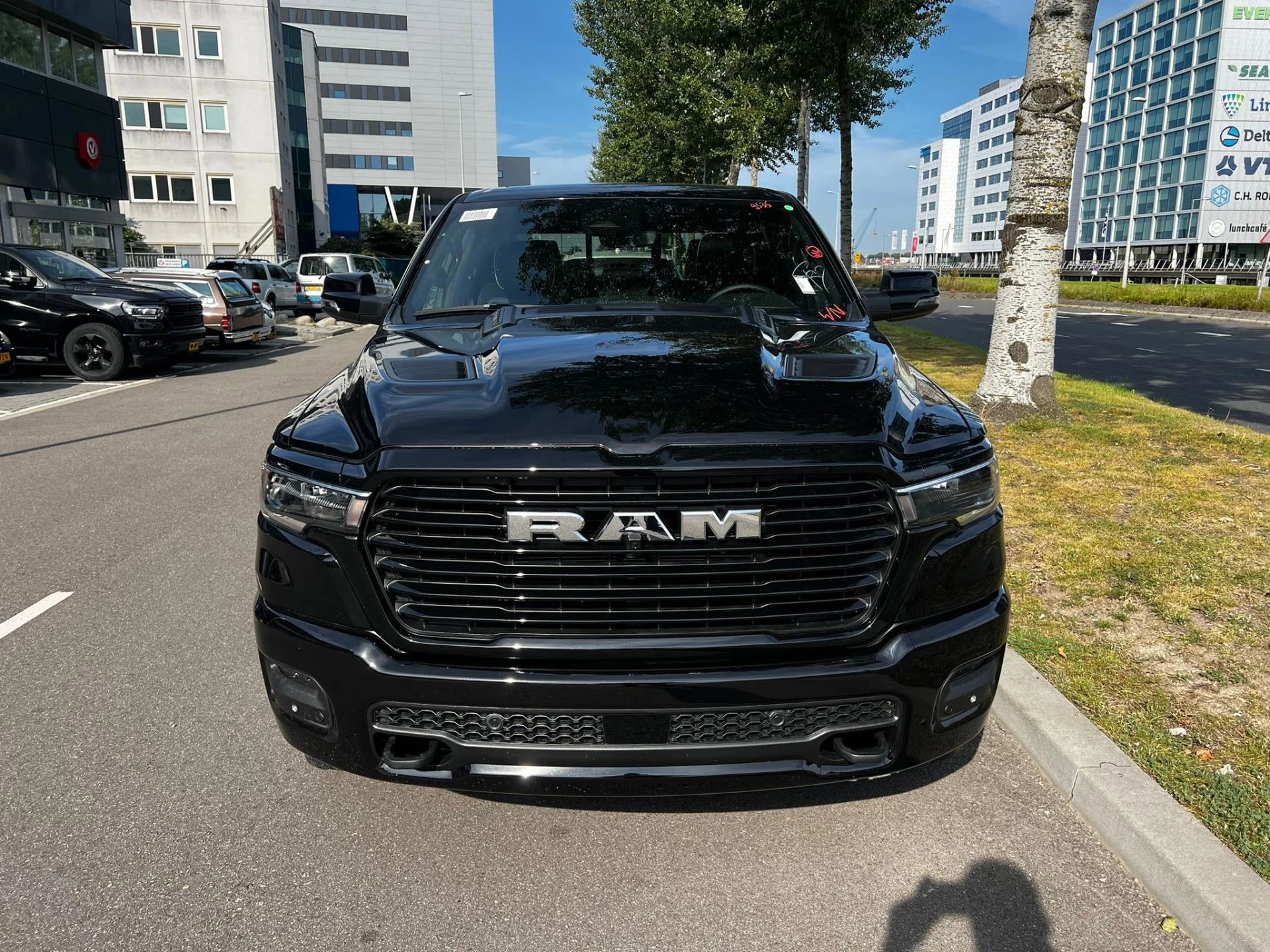 Dodge Ram 1500 2024 - 2025 Laramie Sport Twin Turbo nu in de showroom ! afbeelding 2