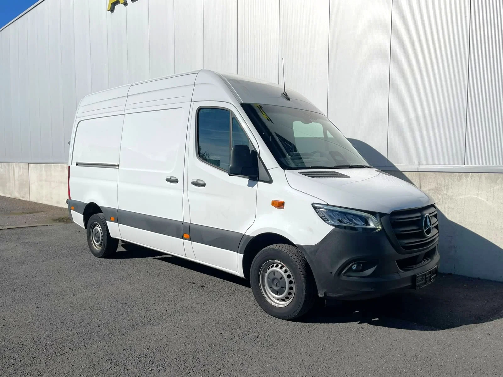 Mercedes-Benz Sprinter 2024 - 317 *Navigatie*Cruise Control*Zetelverwarming*Dodehoek*Verkeersbordassist*Actieve Spoorassistent afbeelding 1