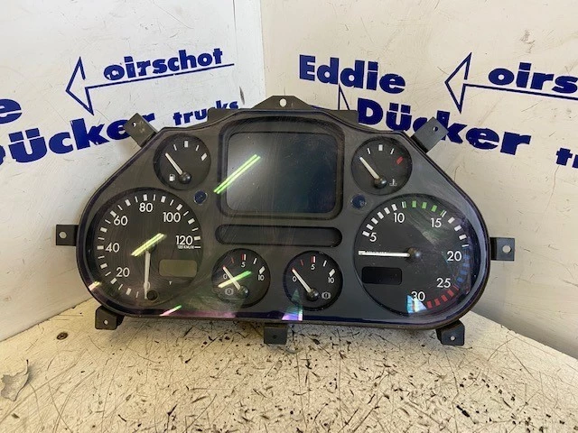 DAF 2006 - 1681447 DASHBOARD afbeelding 1