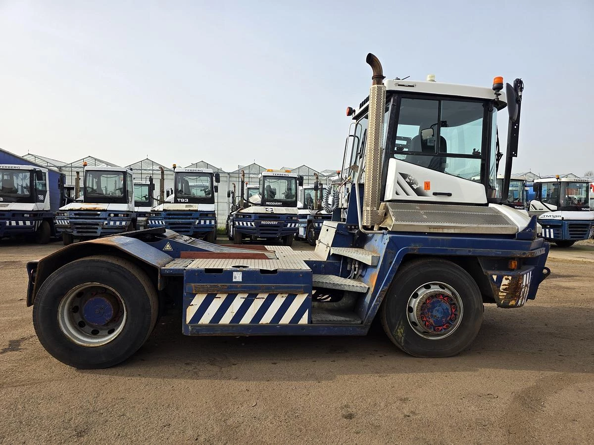 Terberg RT283 | TERMINAL TRACTOR 4X4| TURNING CHAIR. | AUTOMATIC GEAR | 27315 HOURS | hydraulic system| 2012 obrázek 6