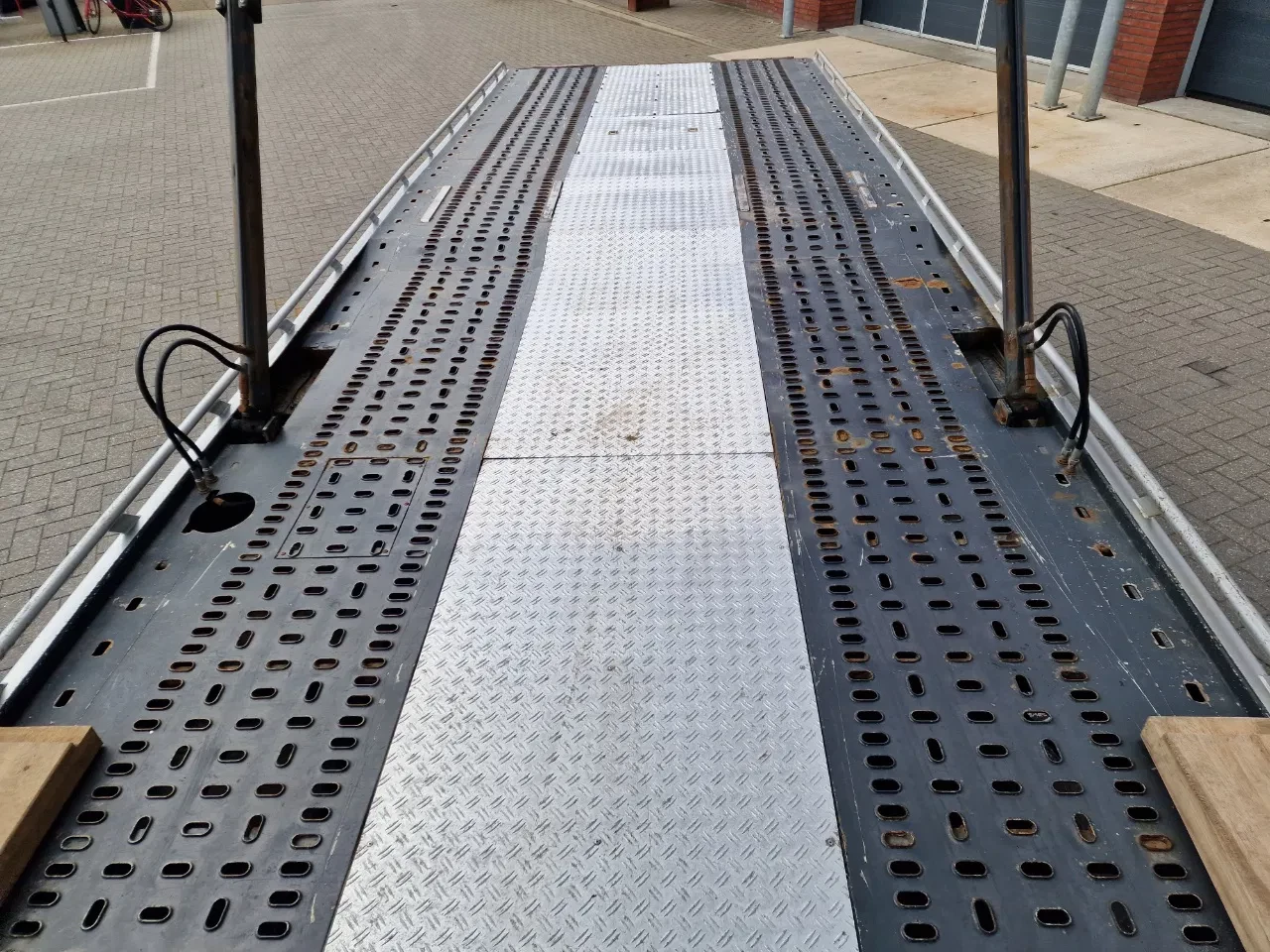 MAN TGL 2009 - 12.240 4x2 Cartransporter - 12T - AS Tronic - Hydraulic deck - Sleeper cab image 17