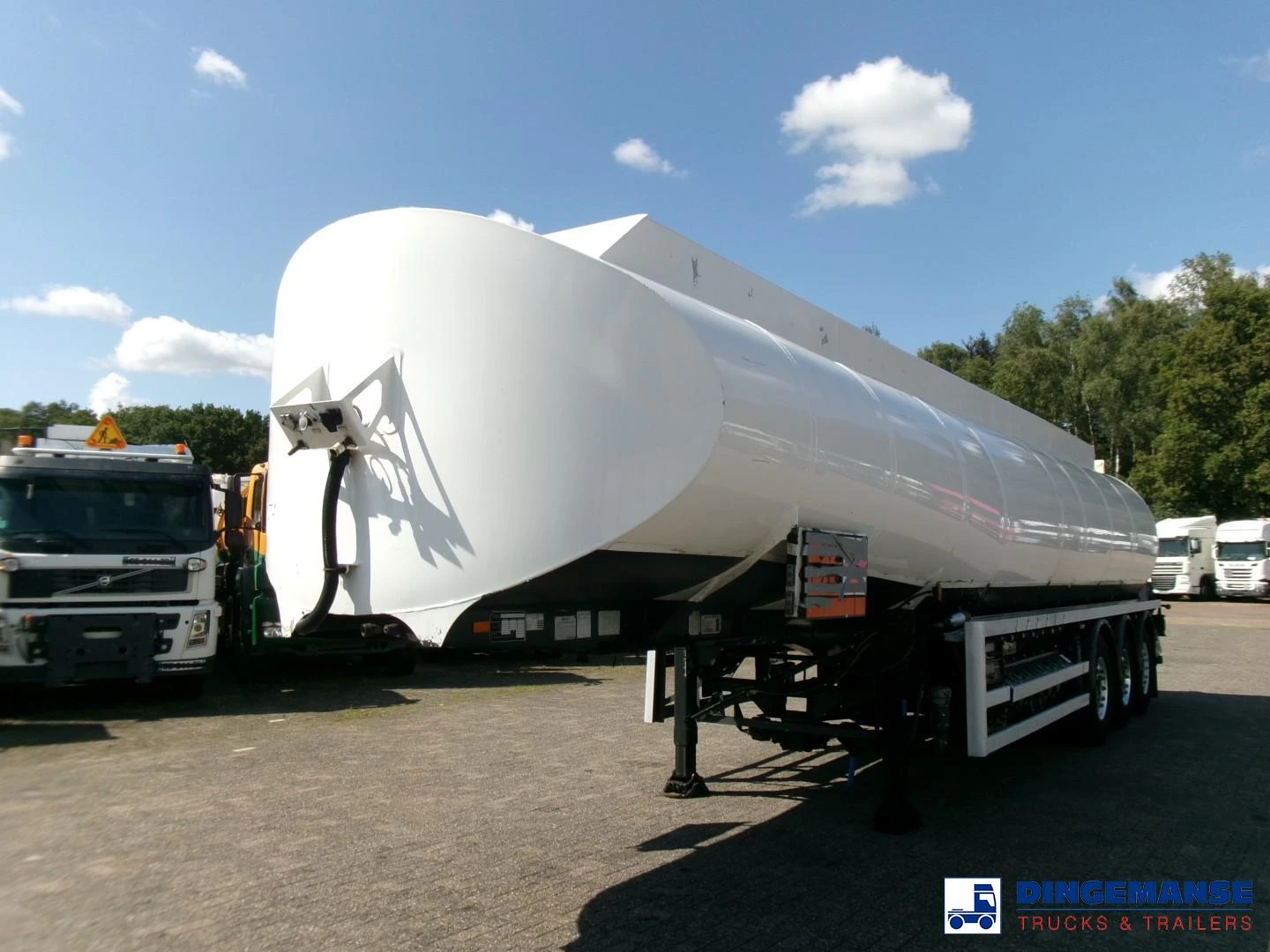 Lakeland Fuel tank alu 42.8 m3 / 6 comp + pump 2011 imagen 1