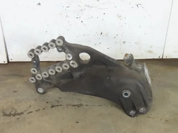 Mercedes-Benz - Body & Chassis Parts Veersteun Li. MB MP4 afbeelding 1