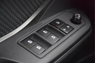 Toyota C-HR 2018 - 1.8 Hybrid Active | Netjes image 10