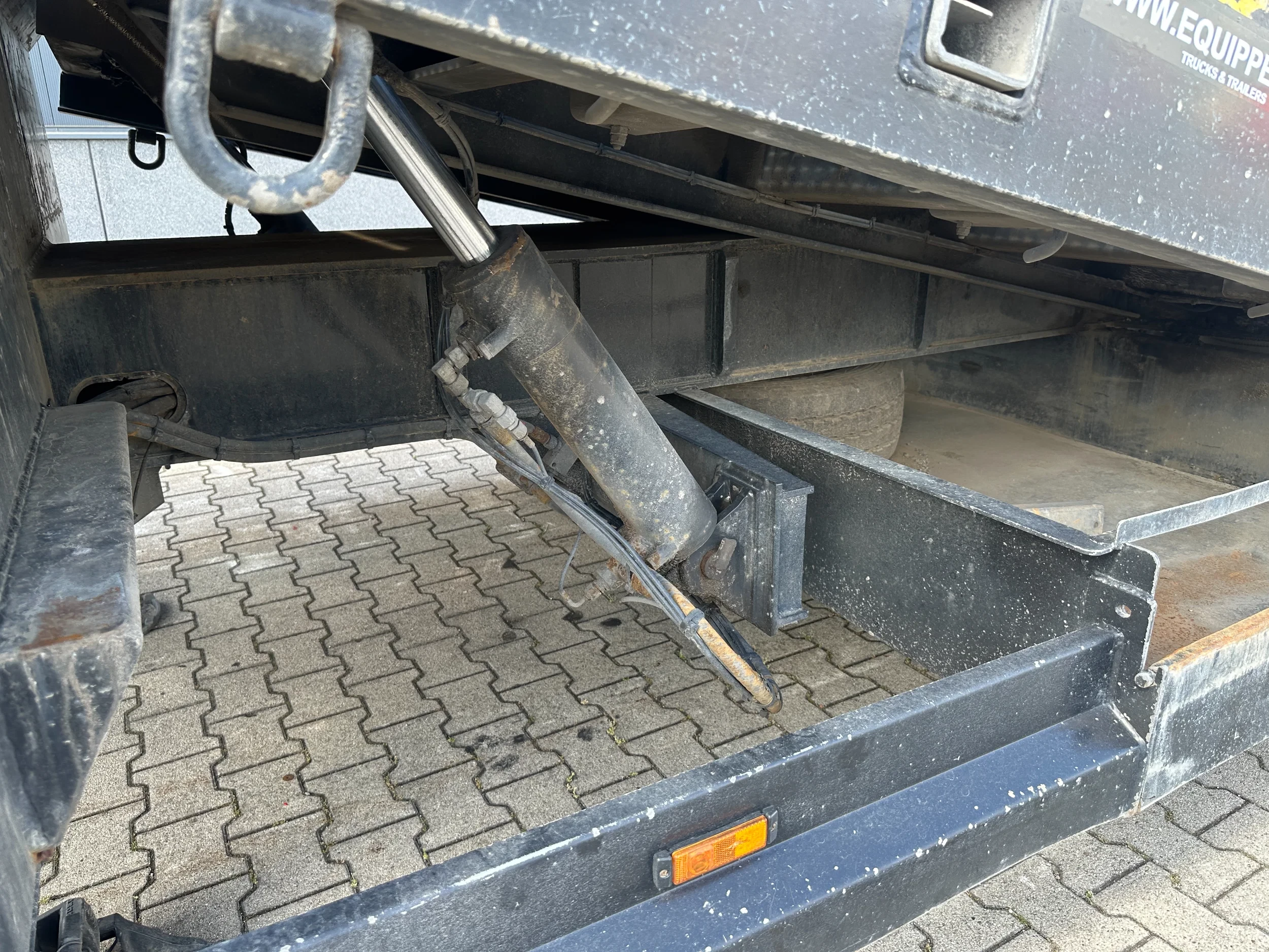 Broshuis 2017 - 3ABSD Lowloader 3-axle / GVW: 59.000kg / Neck: 23.000kg / hydraulic steering + ramps + loading table / 4.60m extendable / winch / liftaxle afbeelding 25