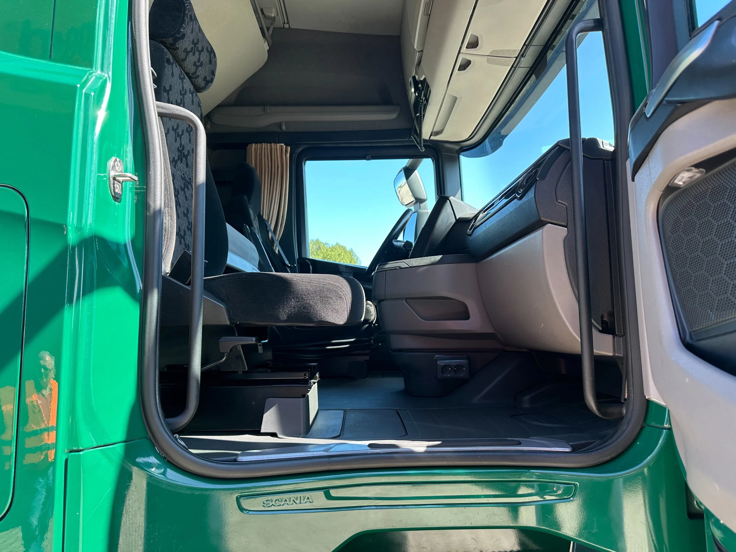 Scania S 2018 - S500 6x4 RETARDER / ontheffing 78 ton / NL-truck / APK: 09-2026 obrázek 23