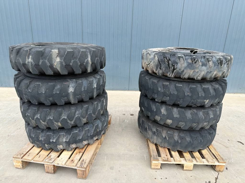 Mitas - 1000 x 20 Set / 10.00 x 20: 4x2 Tyres / 1000-20 afbeelding 7