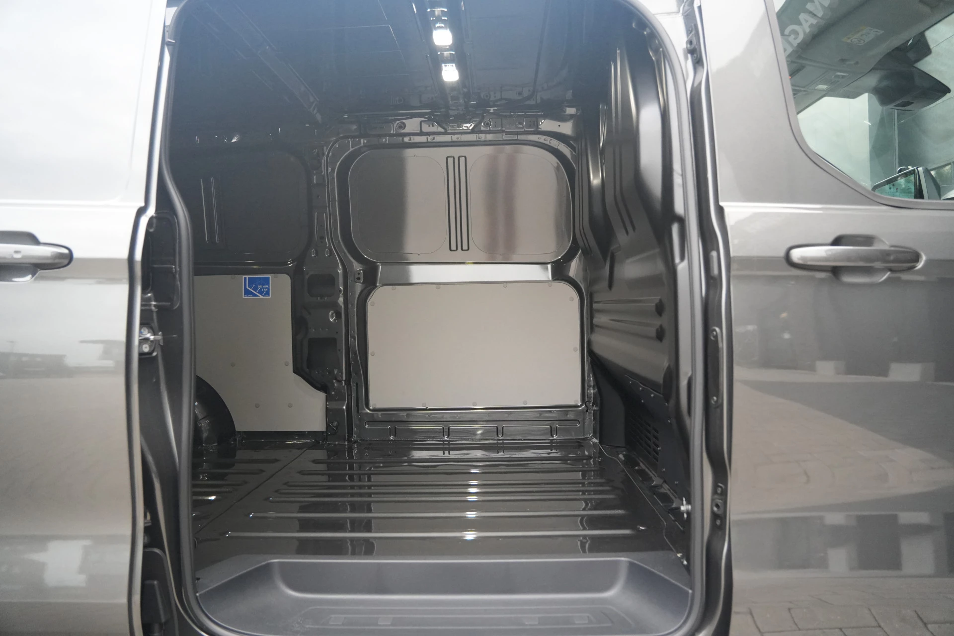 Ford E-Transit Custom 2026 - 340 L2H1 Limited 71 kWh 218pk - AGR Bestuurdersstoel - Trekhaak - ACC - B&O - Navi - Stoel/Stuurverwarming - 360 Camera - Blindspot - Rijklaar Bild 16