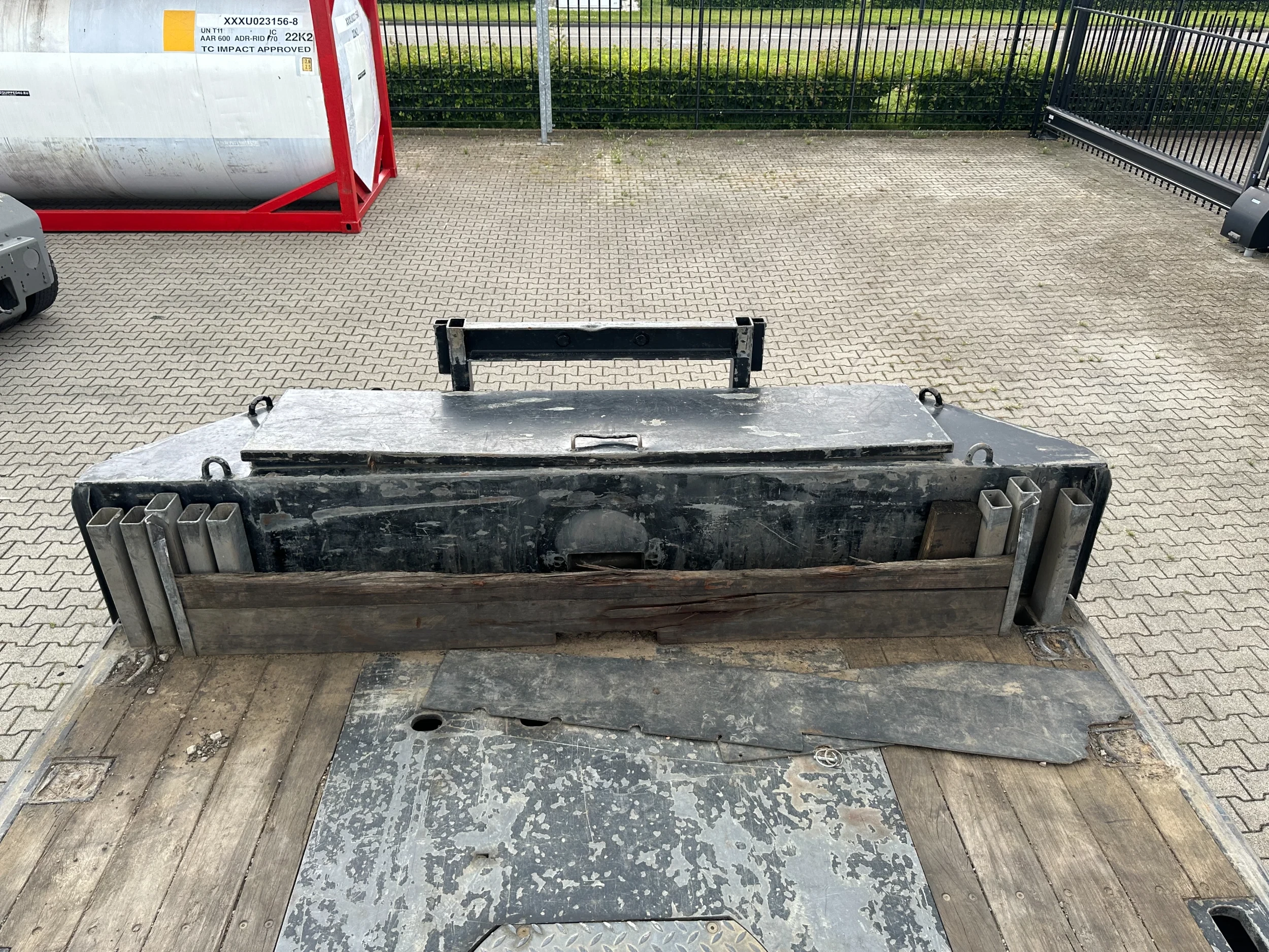 Broshuis 2019 - 3ABSD Lowloader 3-axle / GVW: 59.000kg / Neck: 23.000kg / hydraulic steering + ramps + loading table / 4.60m extendable / winch / liftaxle afbeelding 46