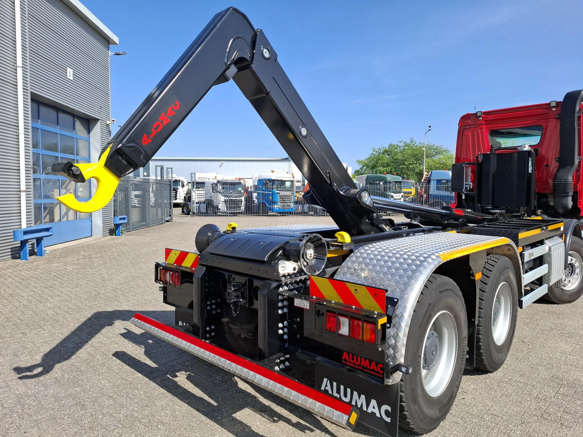 Mercedes-Benz Arocs 3242 2024 - / 8X4 / HIAB 25TON HOOKLIFT / !! 35539 KM!! / TOP CONDITION / BIG AXLE / FRIDGE / SMART TACHO / AUTOMATIC / EURO-6 / 2024 immagine 22