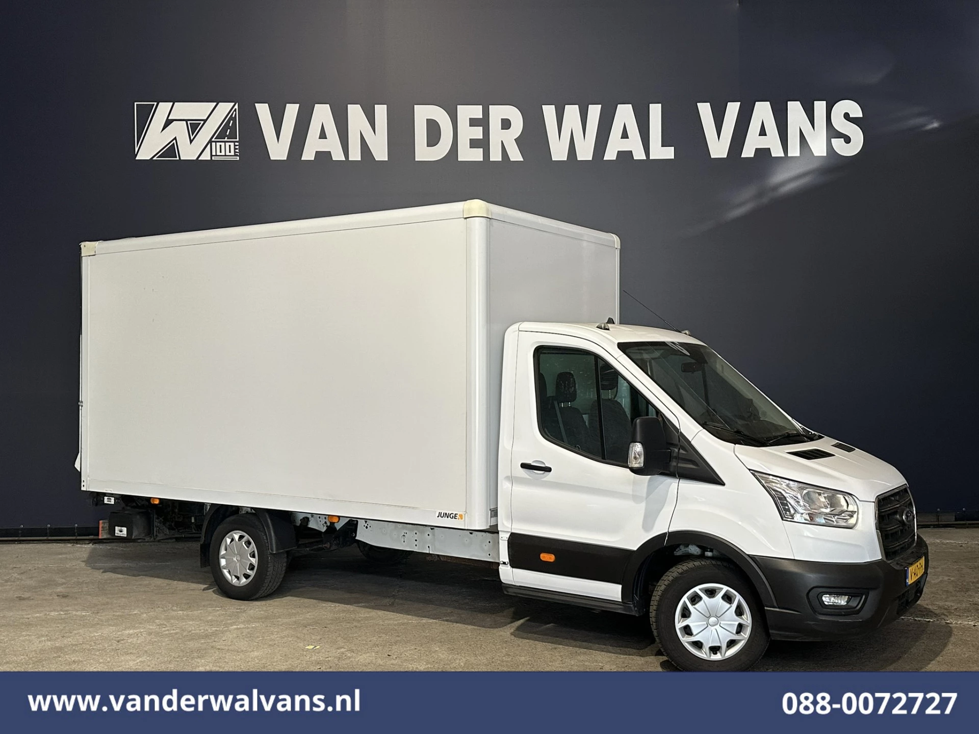 Ford Transit 2022 - 2.0 TDCI 130pk Bakwagen L4.35m Laadklep Euro6 Airco | Camera | Cruisecontrol | Verwarmde voorruit afbeelding 1
