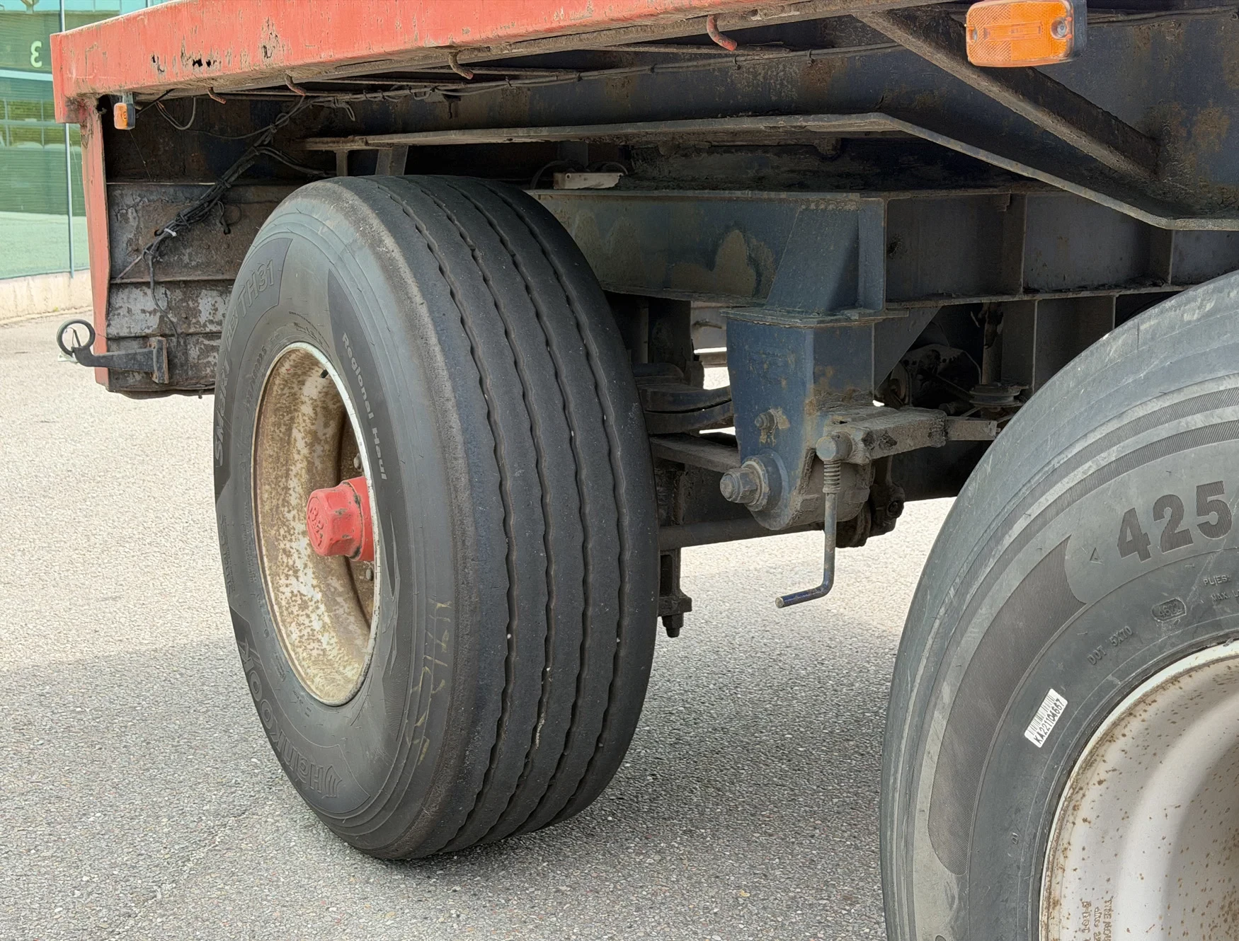 Floor 1981 - FLO-14-30-H DRUM BRAKES STEERING AXLE FLATBED HOLLAND-TRAILER afbeelding 13