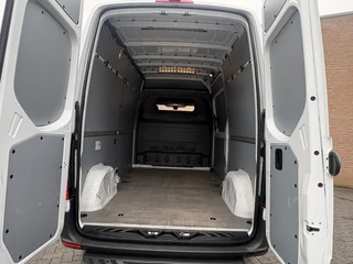 Mercedes-Benz Sprinter 2023 - 315CDI 150PK L2H2 / M-Bux / Carplay / Camera / Euro6 afbeelding 3 miniatuur