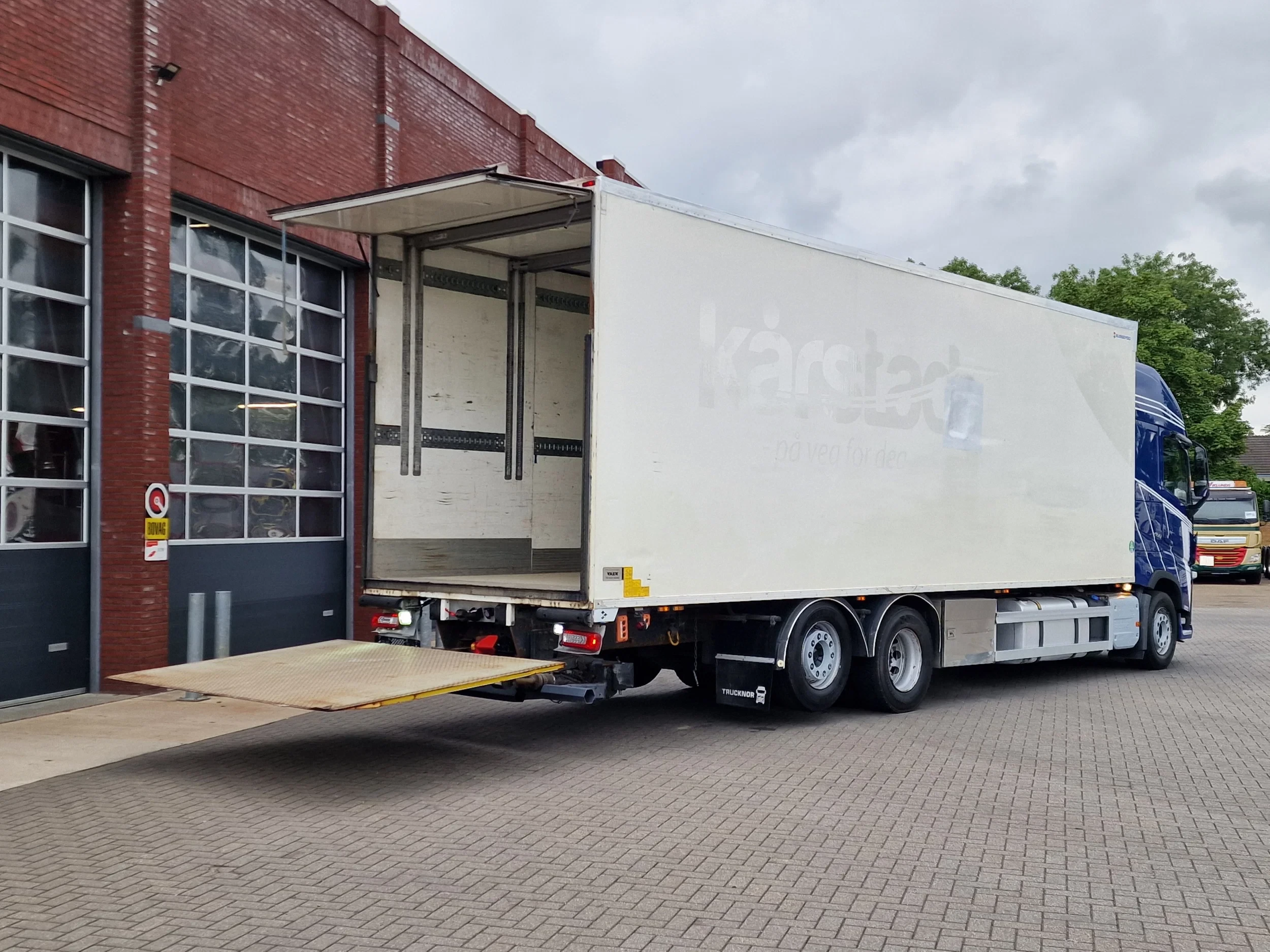 Volvo FH 2019 - 13.460 6X2 - full air - WB600 - Leather seats - side opening изображение 13