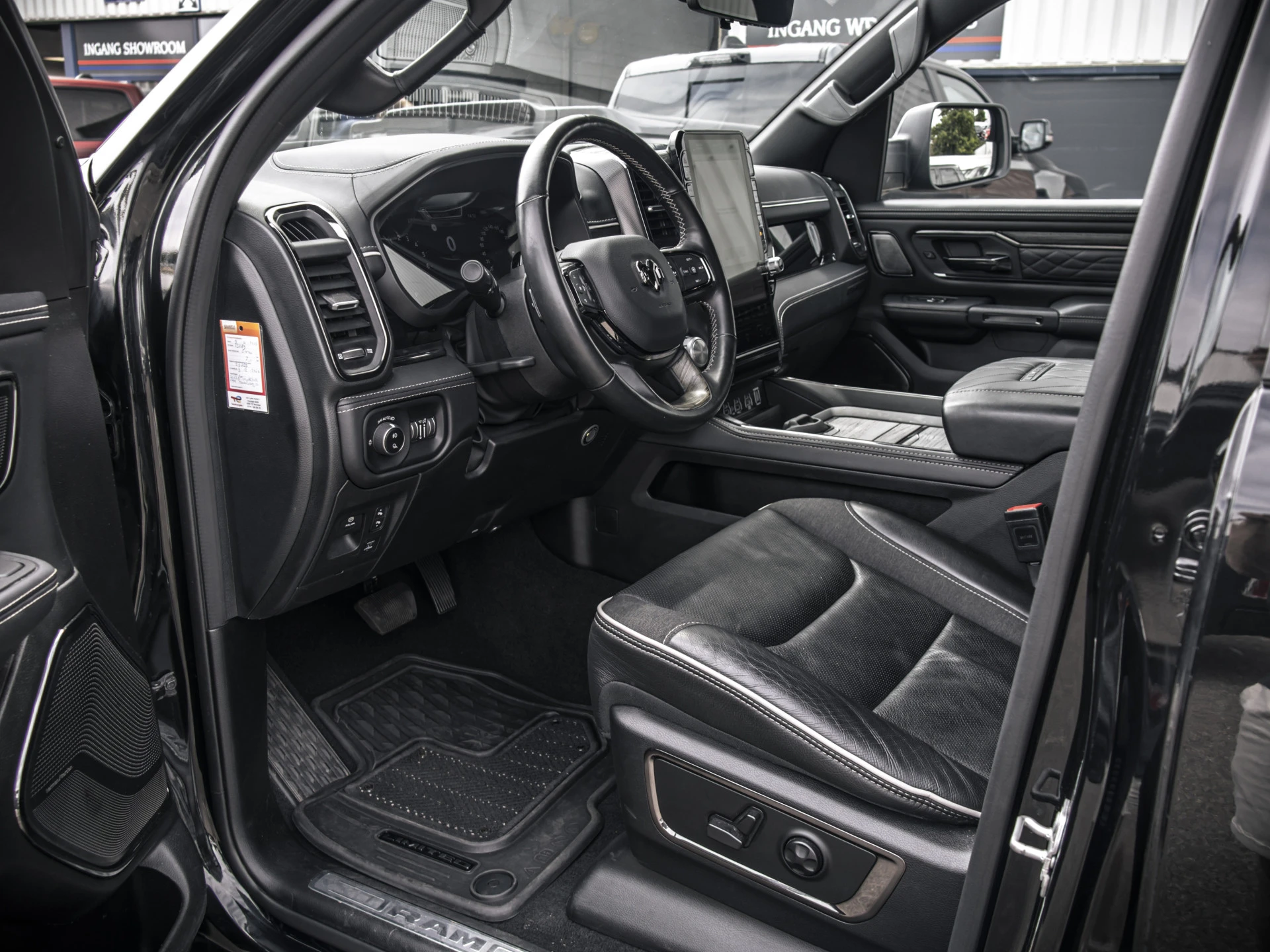 Dodge Ram 1500 2024 - Limited Night Hurricane | 3.0L High Output 540pk 4x4 Crew Cab image 12