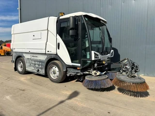Johnston 2018 - CX401 - 80km/h - sweeper image 3 thumbnail