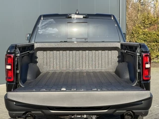 Dodge Ram 1500 2024 - 3.0 420 PK REBEL PREMIUM / LUCHTVERING / 2025 MODEL / INCL PRINS LPG! / PANO / 360 CAMERA / TREKHAAK / 3500 KG AHG / NIGHT EDITION image 6