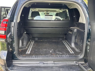 Toyota Land Cruiser 2018 - 2.8 D-4D-F Executive Window Van obrazek 16