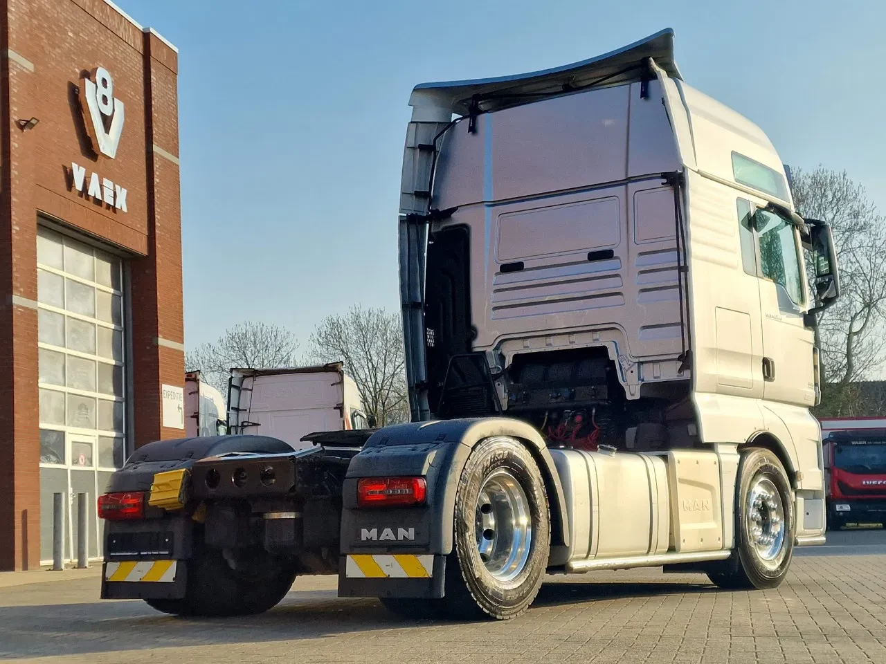 MAN TGX 2016 - 18.560 4x2 - Retarder - Night clima - Full air - 2x tank imagem 7