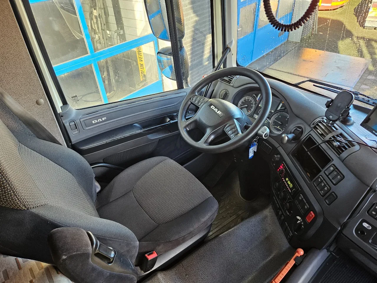DAF 400 2016 - CF Space Cab 761.000 Km 8.000 kg vooras Bild 10
