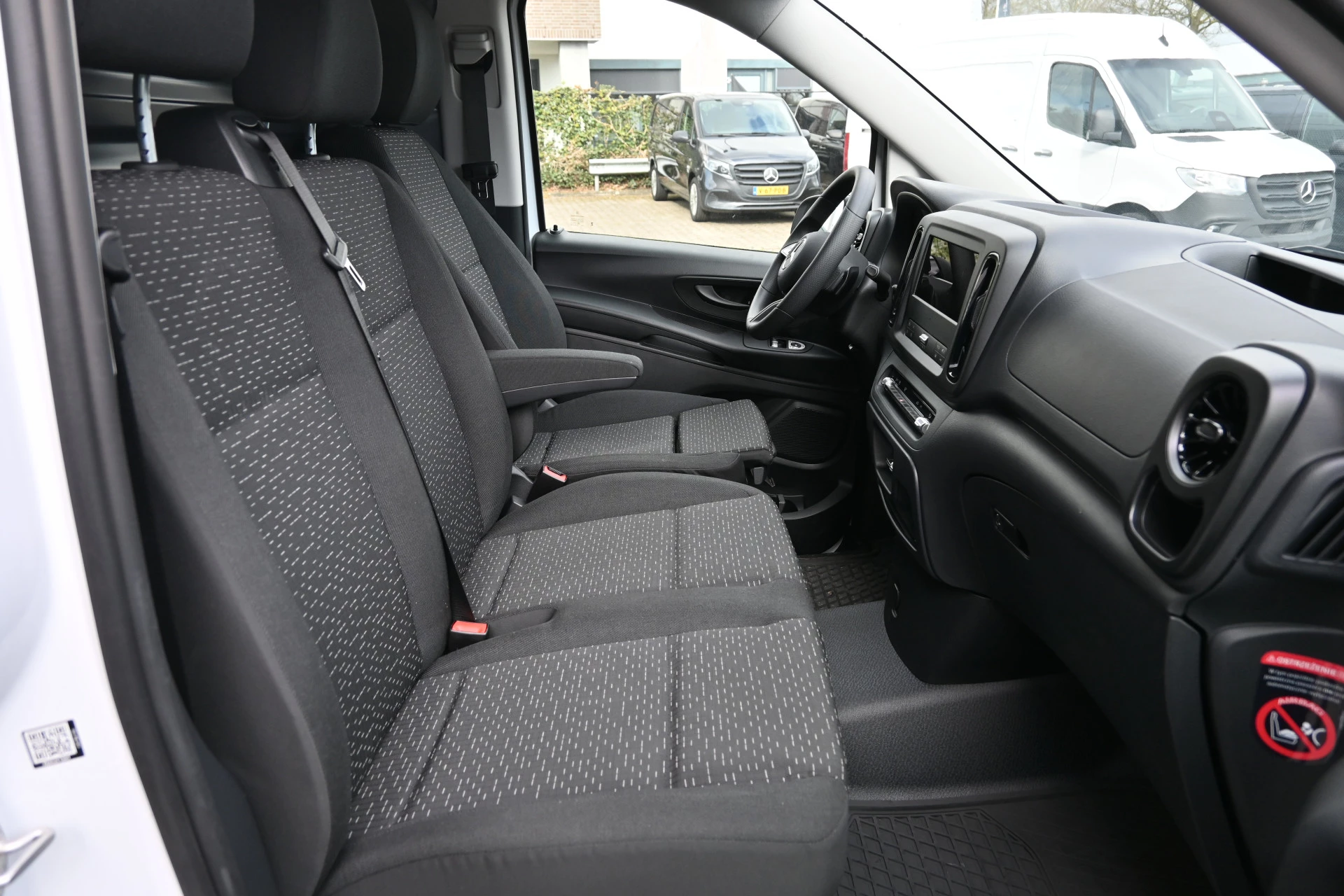 Mercedes-Benz Vito 2024 - 116 CDI L3 Pro 4x4 obrázek 8