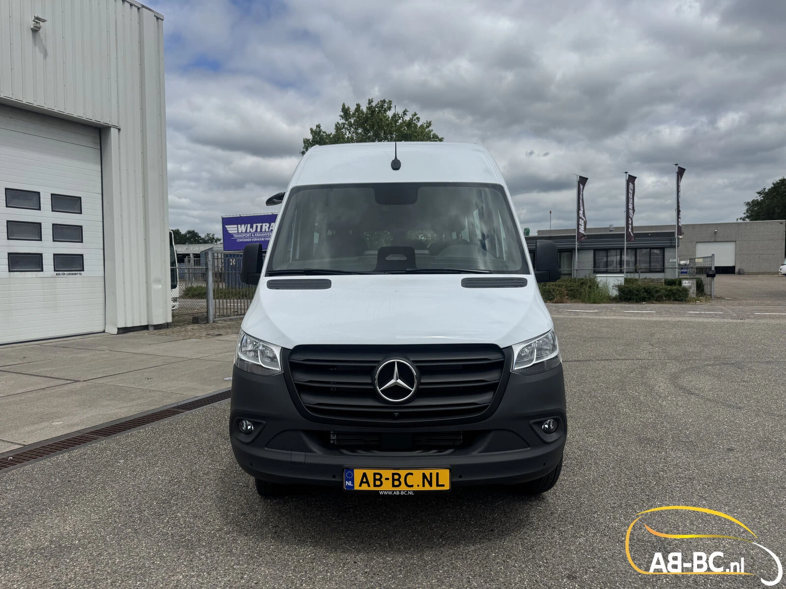 Mercedes-Benz Sprinter 2026 - Transfer 45, 23 Seats, Euro 6 image 7