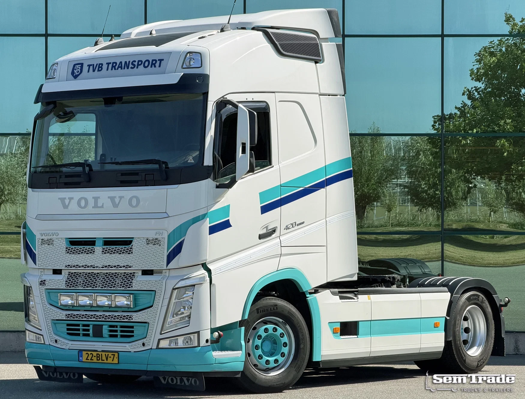 Volvo FH 2019 - 13.420 EURO 6 FULL SPOILER 2x TANKS ONLY 566.000 KM 3-PIECES AVAILABLE NL-TRUCKS afbeelding 1