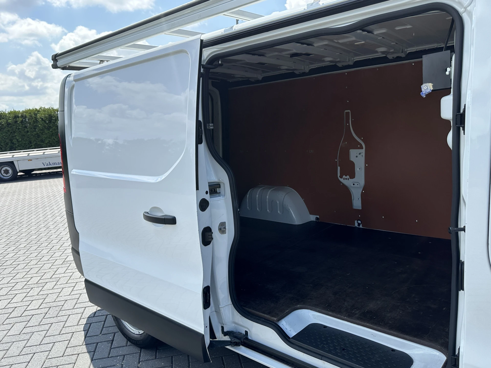 Opel Vivaro 2019 - 1.6 CDTI 122 PK E6 / L2H1 / IMPERIAAL / TREKHAAK / 3 ZITS / AIRCO / NAVI / CRUISE afbeelding 9