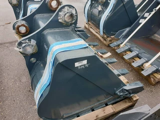 Hyundai N/A - Excavator digging bucket 140, 61K4-30101 image 2