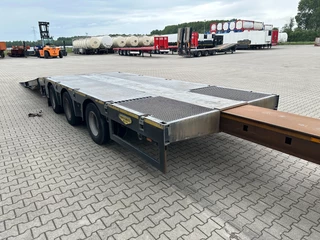 Broshuis N/A 2017 - 3ABSD Lowloader 3-axle / GVW: 59.000kg / Neck: 23.000kg / hydraulic steering + ramps + loading table / 4.60m extendable / winch / liftaxle image 36