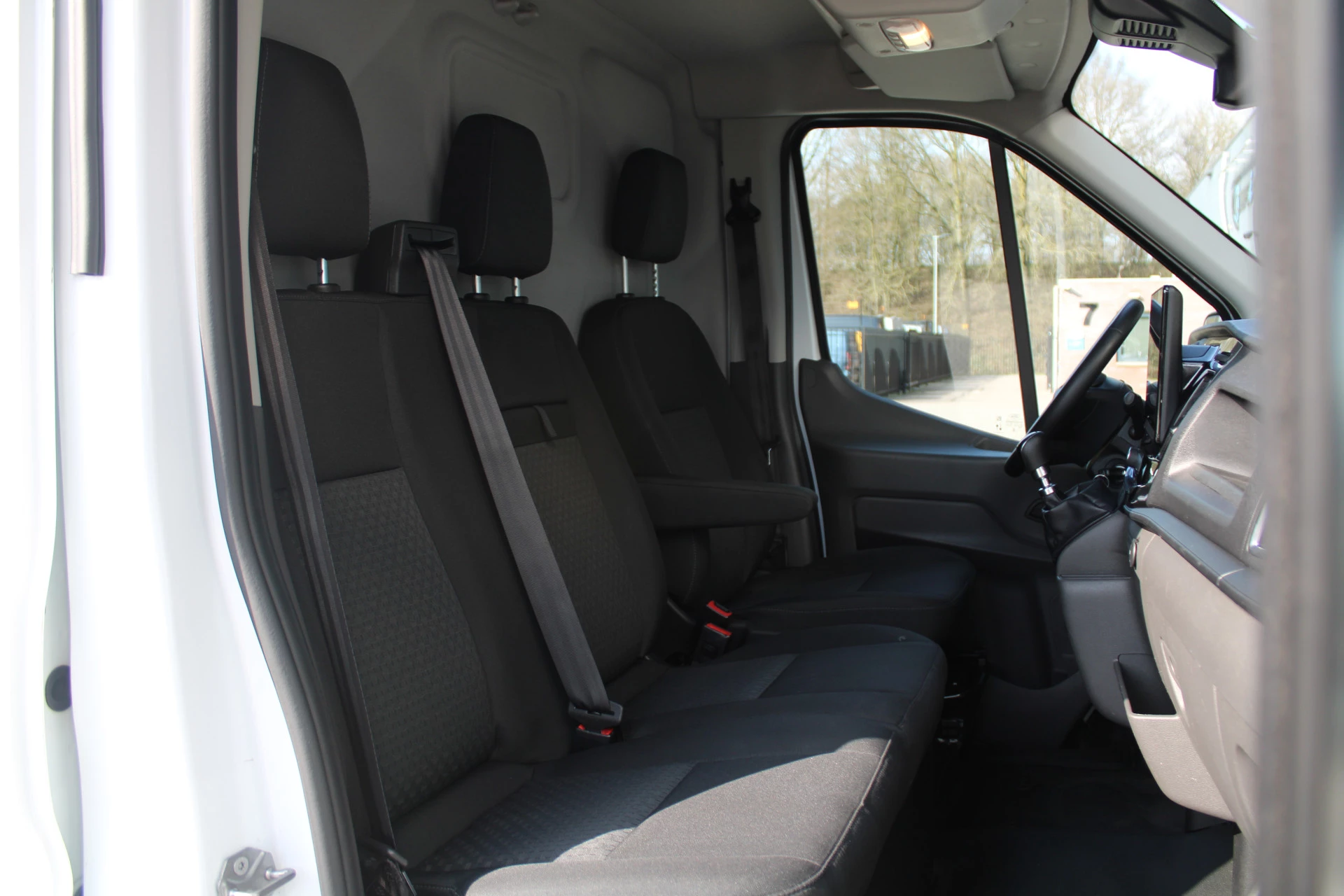 Ford Transit 2024 - 350 2.0 TDCI L4H3 Trend RWD 130pk - 270gr deuren - Camera - Cruise - Carplay - Airco - PDC - Rijklaar immagine 32