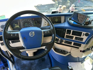 Volvo FH 2019 - 13.500 Globetrotter 6x2 - Full air - Custom interior obrazek 6